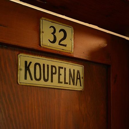 Dum Bratri Capku Hotell Budislav  Eksteriør bilde